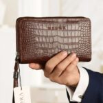 کیف دستی و پاسپورتی چرم طبیعی کروکدیلی بیورا مدل pa011